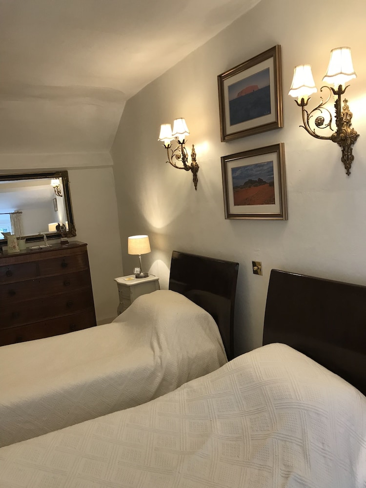传统双床房,公共浴室,花园景观(Dominic's Room)