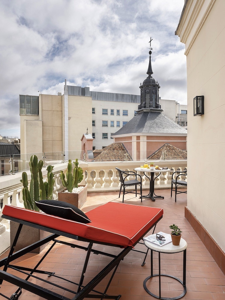 Deluxe Room, Terrace thumbnail 6