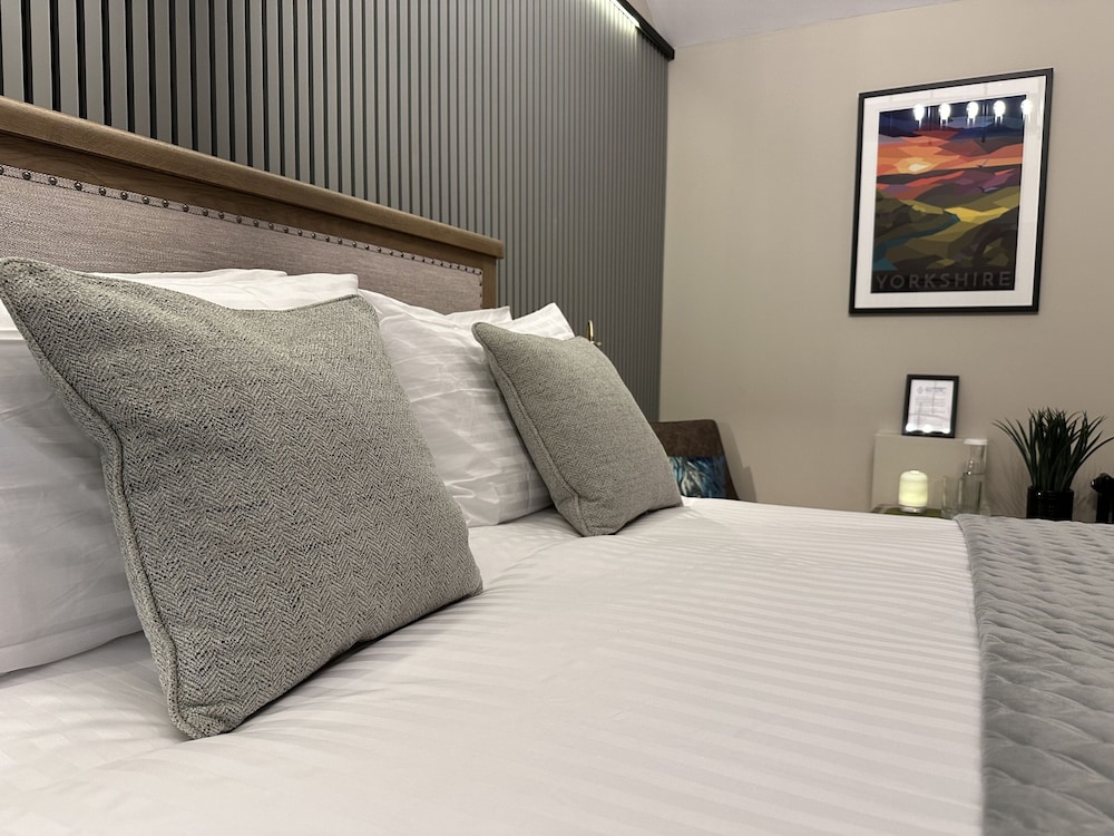 Signature Double Room, Ensuite, River View (Hardcastle) photo 3
