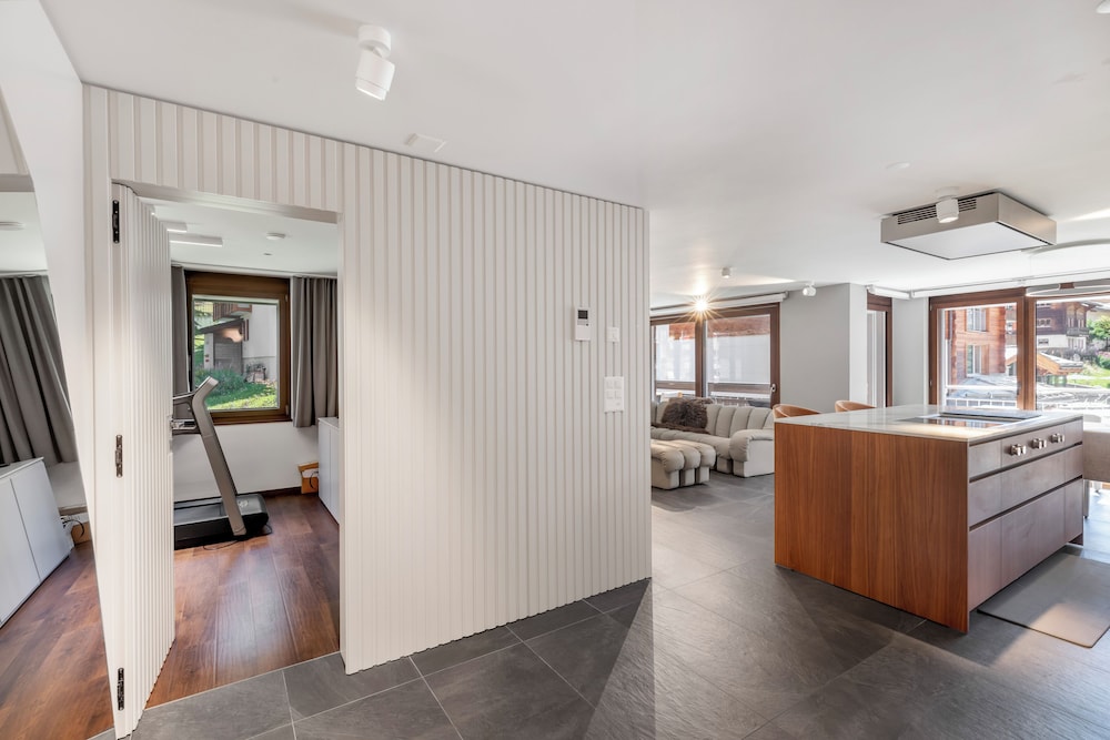 Luxury Apartment, 2 Bedrooms, Fireplace, Mountain View