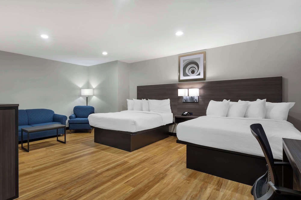Suite, 2 Queen Beds, Non Smoking, Refrigerator & Microwave (Living Room;with Sofabed) - Photo 2