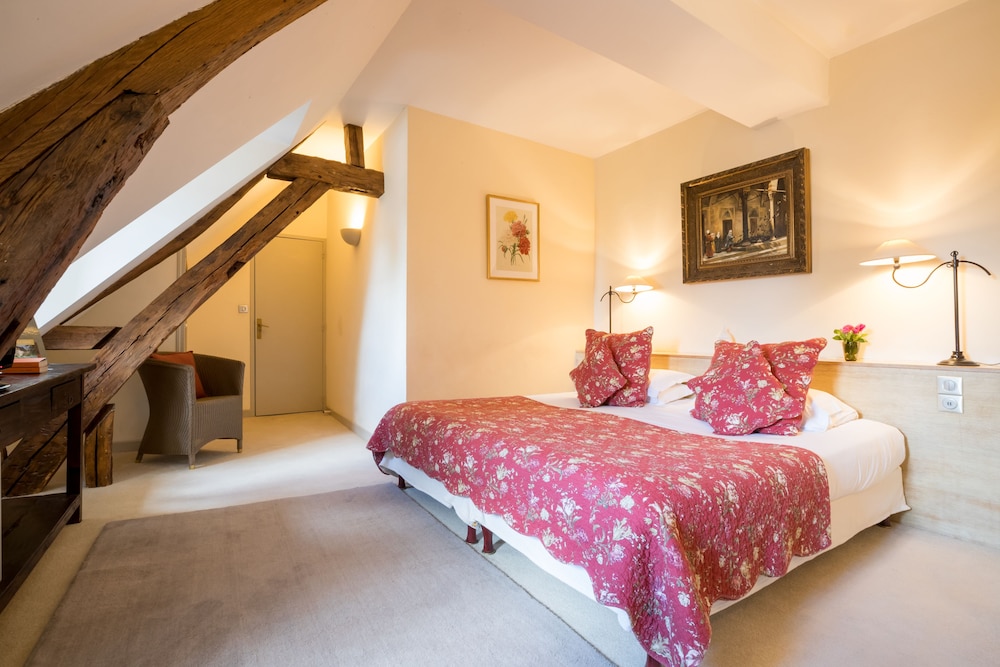 Village Room photo 1