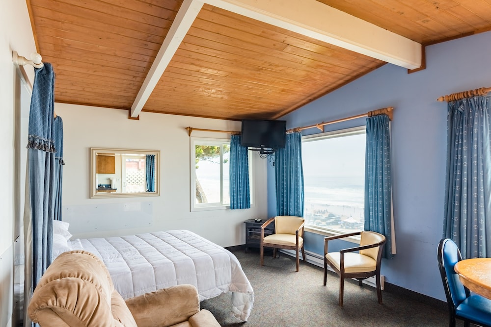 Deluxe Cottage w/Hot Tub, Kitchenette photo 3