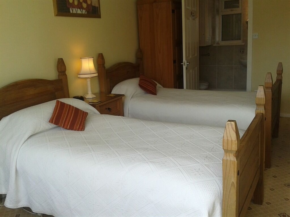 Twin Room, Ensuite photo 3