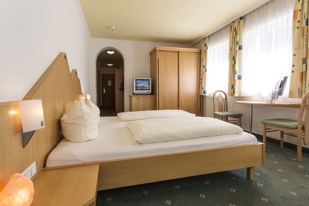 Economy Double Room, Balcony, Mountainside photo 3