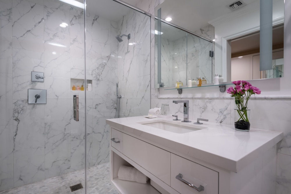 Executive Suite, 1 Queen Bed (Staircase Accessible Only)