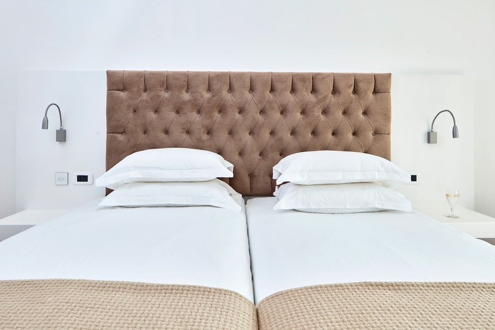 Standard Double or Twin Room (Inland view) - Photo 3