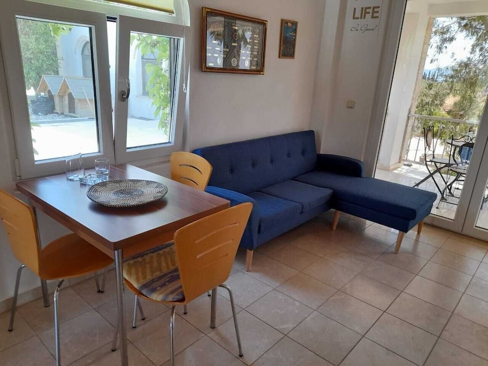 Panoramic House, 2 Bedrooms, Patio, Partial Ocean View photo 2