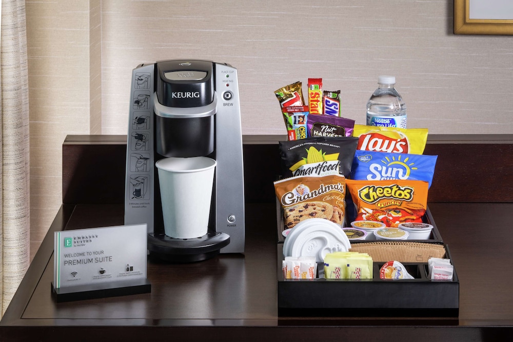Premium Suite, 1 Queen Bed, Accessible, Bathtub (Mobility & Hearing)