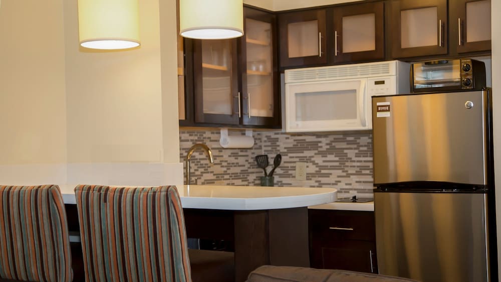 Suite, 2 Bedrooms, Kitchen - Photo 9