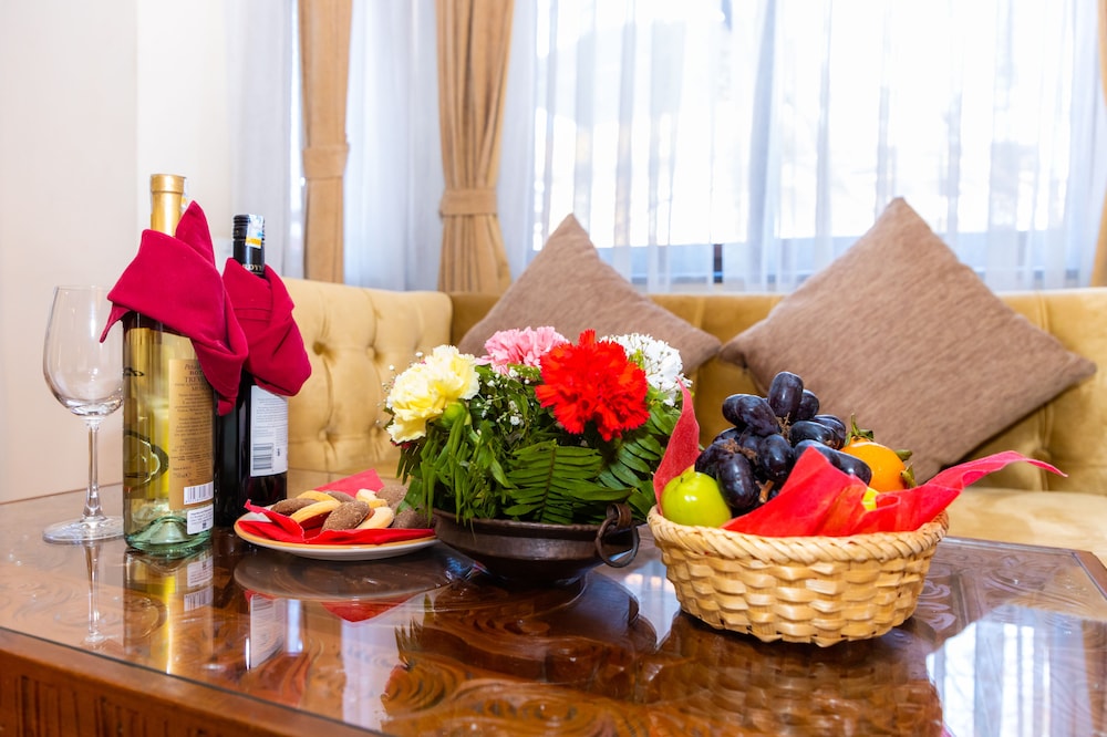 Executive Suite - Photo 6