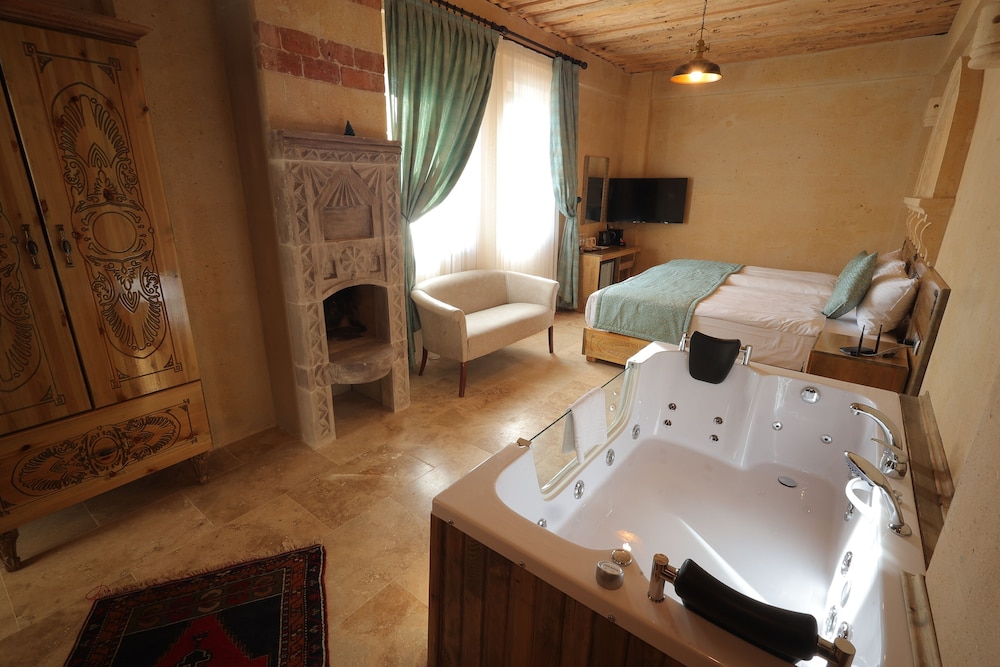 Superior Suite - Photo 5