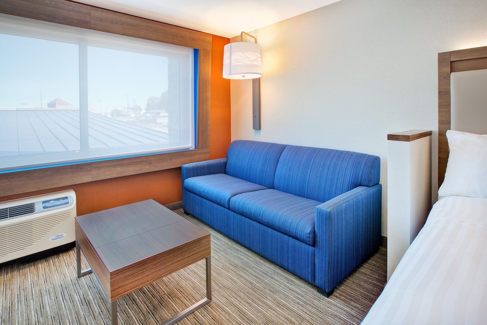 Suite, 1 King Bed, Accessible (Comm) photo 1