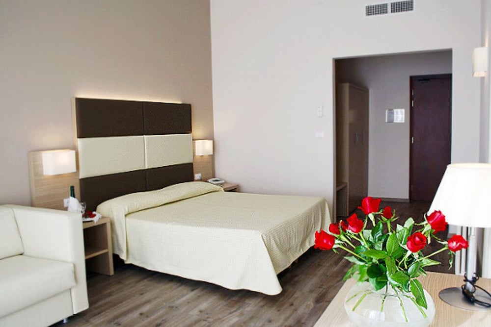 Superior Quadruple Room - Photo 1