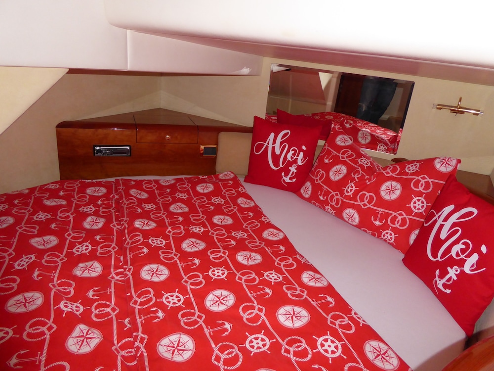 Yacht photo 1