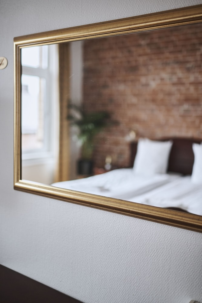 Standard Double or Twin Room - Photo 9