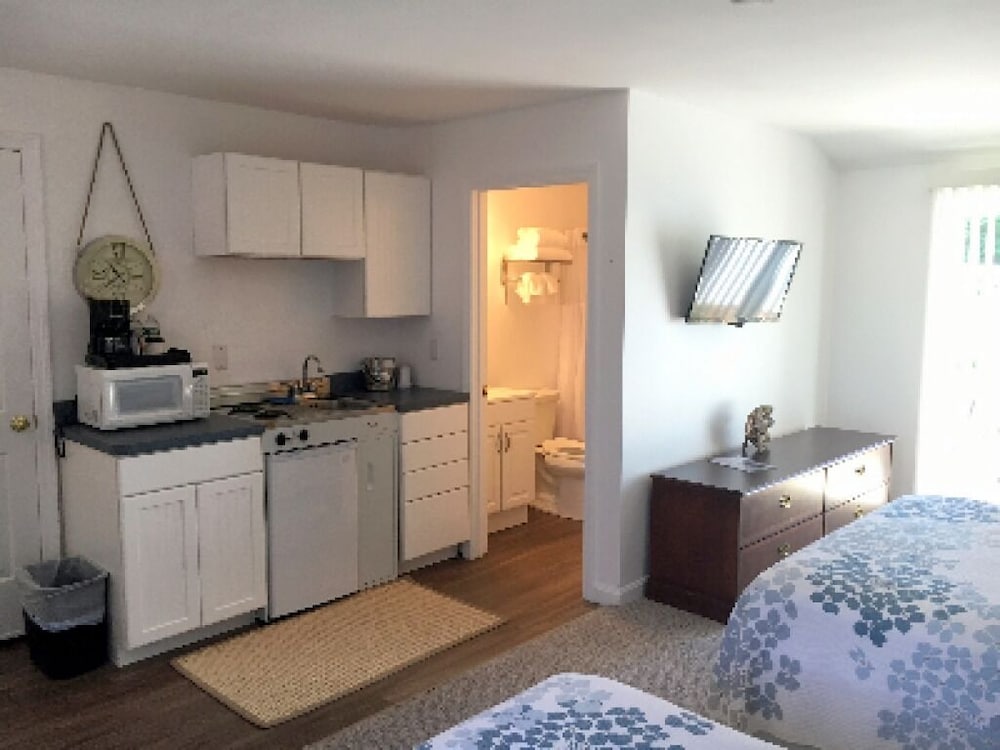 Premium Cottage, Private Bathroom (2 Queens w/Kitchenette ) photo 2