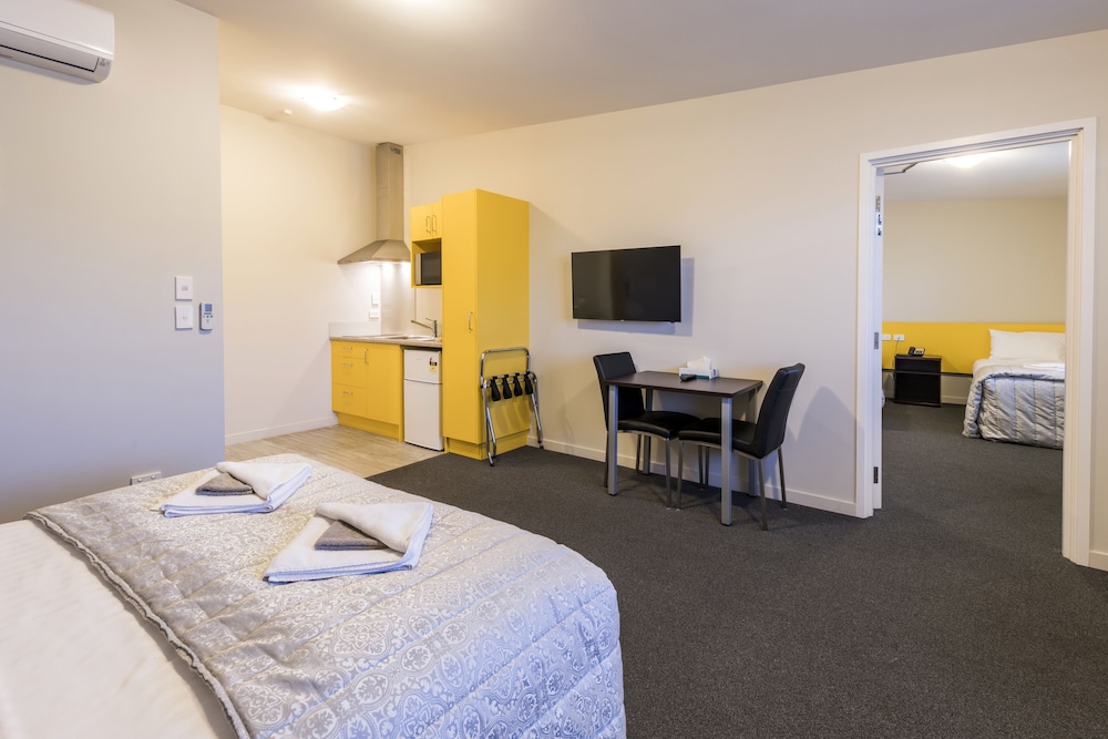 Available room thumbnail 5
