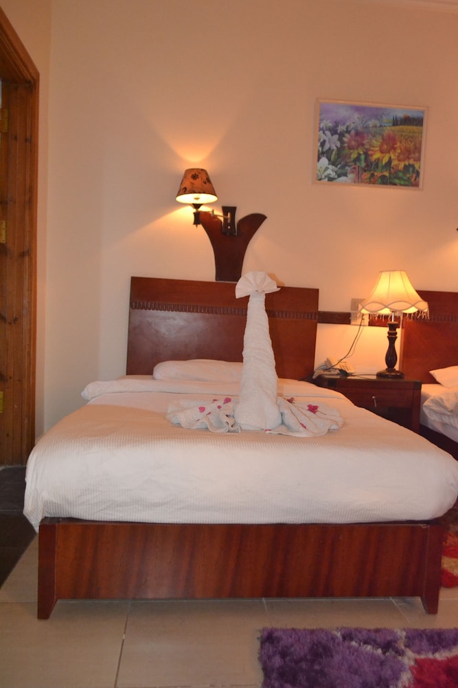 Family Suite, 2 Bedrooms, Pool View photo 3
