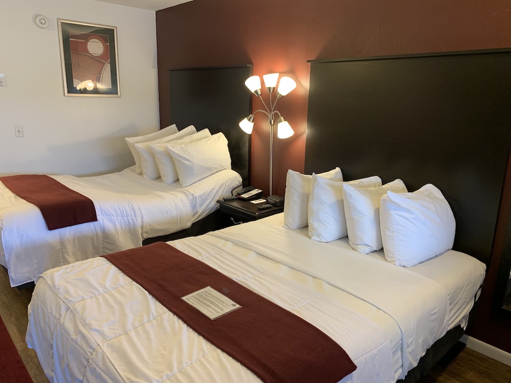 The Inn - 1st Floor - 2 Double Beds - Photo 1