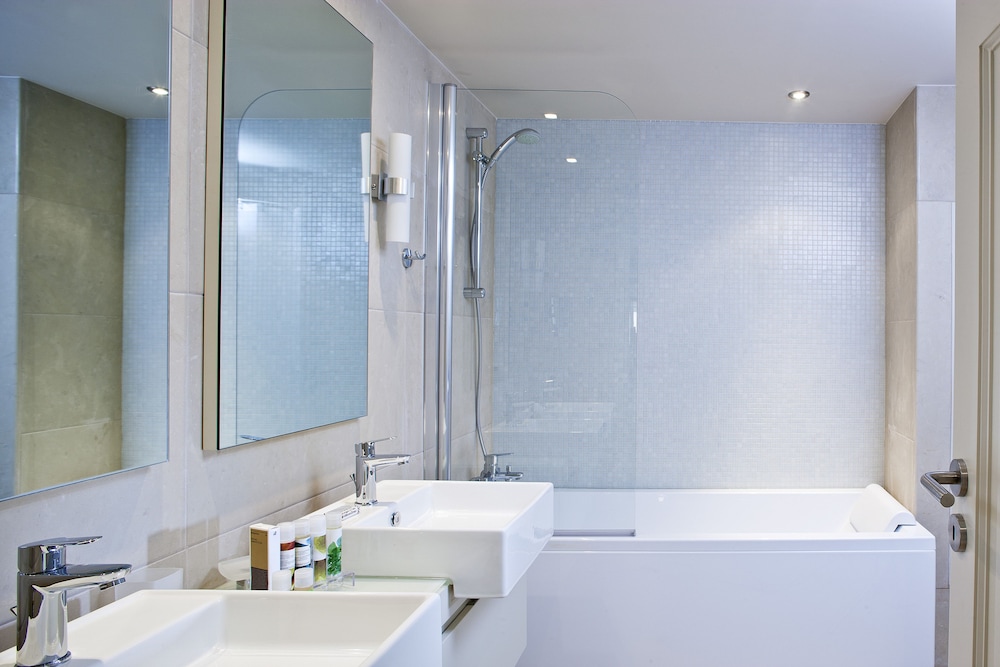 Suite, Pool View (Estate)