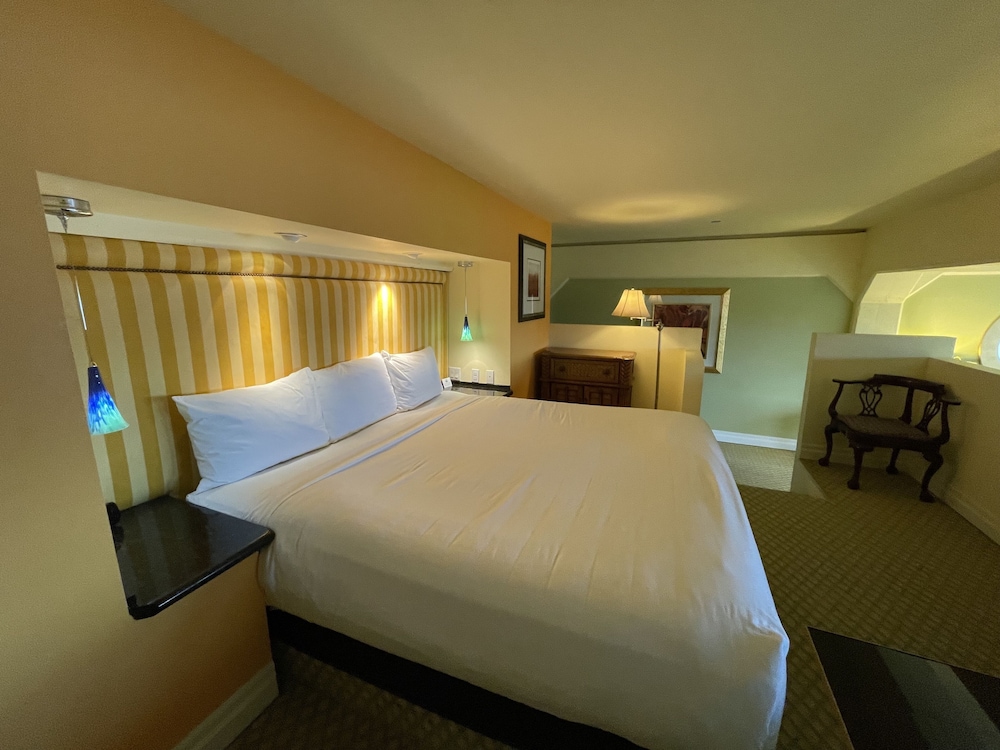 Luxury Suite, Jetted Tub, Bay View