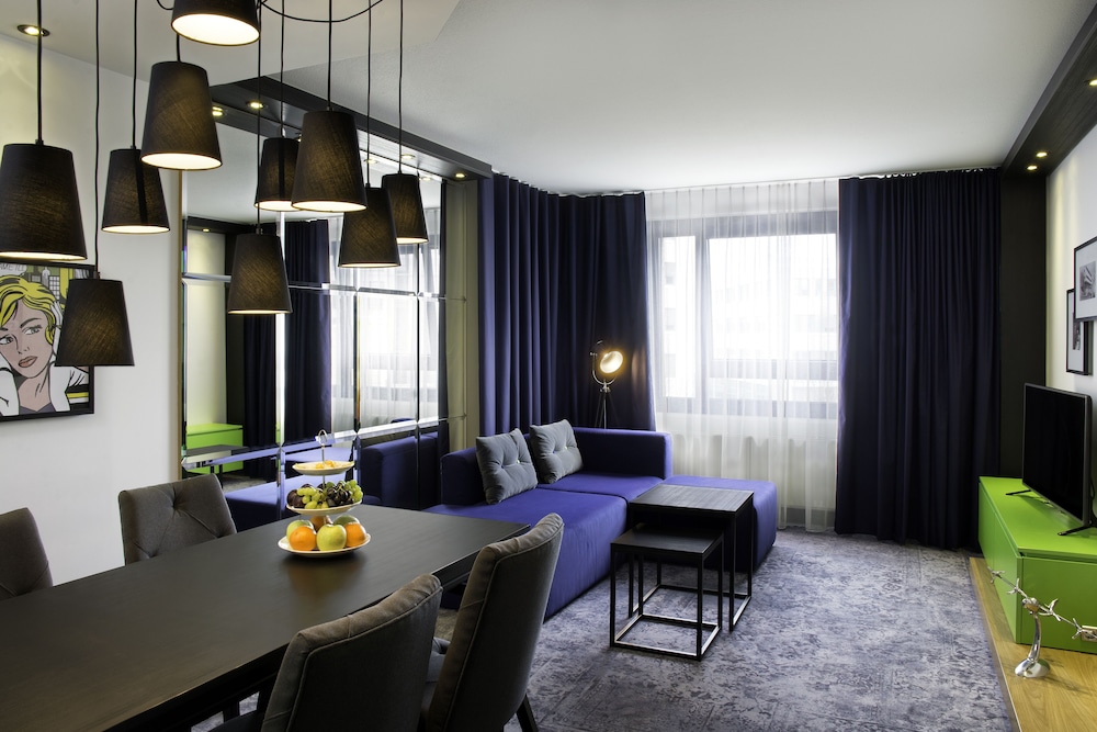 Suite, 1 Bedroom (Living/Dining Area) - Photo 3
