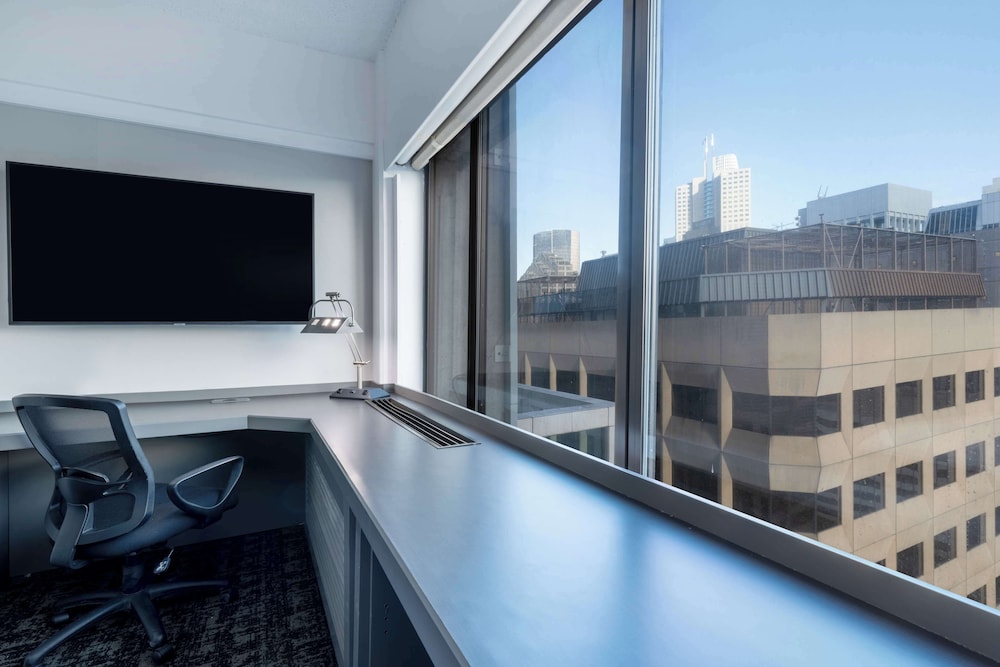 Room, 1 Queen Bed, Accessible, City View - Photo 3