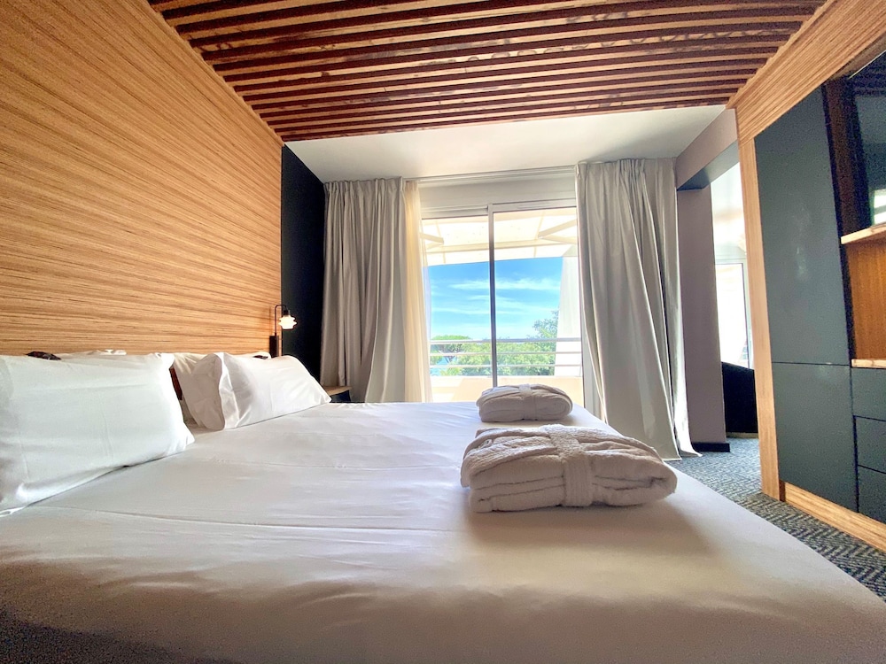 Luxury Suite, 1 King Bed photo 1