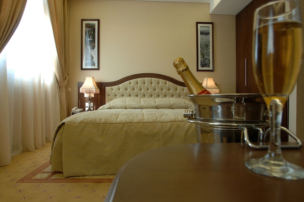 Deluxe Grand Room photo 3