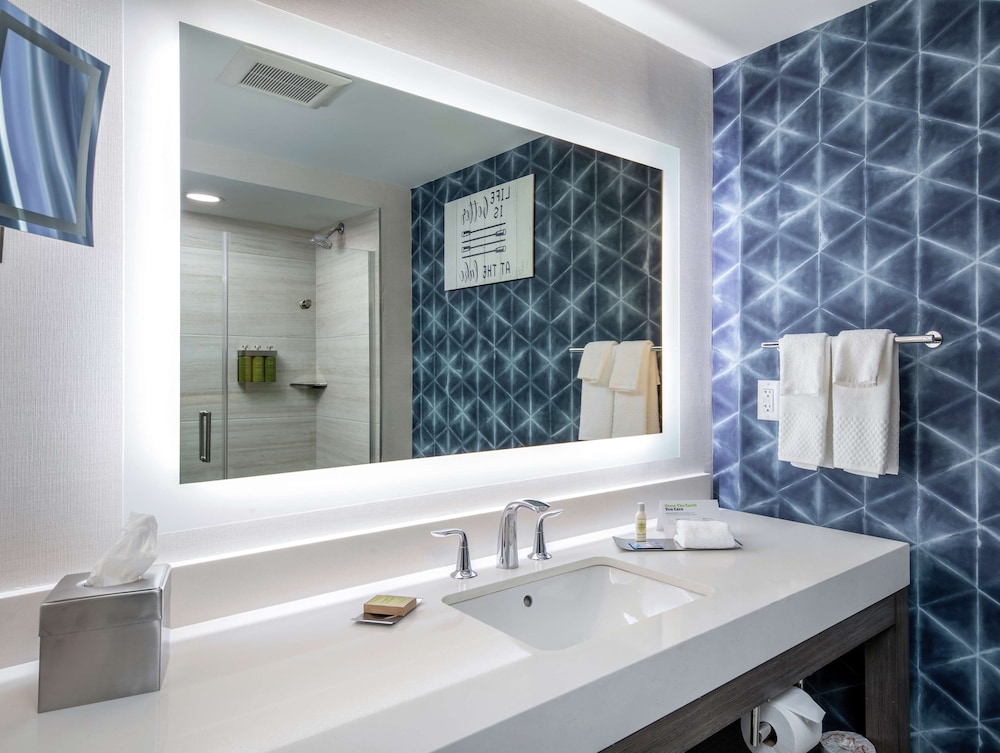 Room, 1 King Bed, Accessible, Patio (Hearing Ground Floor) at DoubleTree by Hilton Hot Springs in Hot Springs