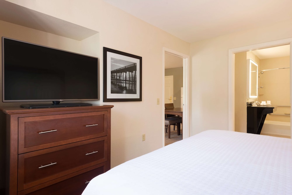 Suite, 1 King Bed, Accessible (Hearing) - Photo 1
