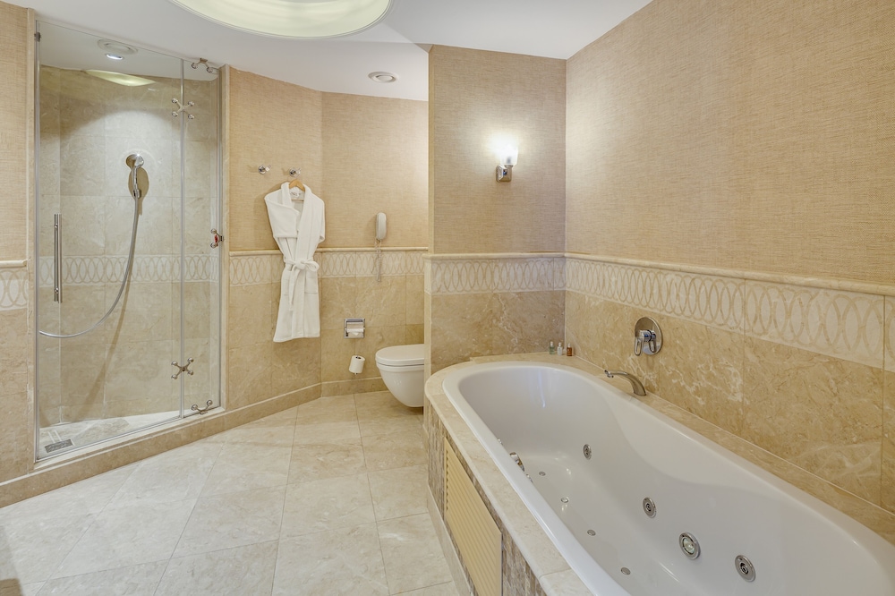 Junior Suite, 1 King Bed, City View - Photo 6