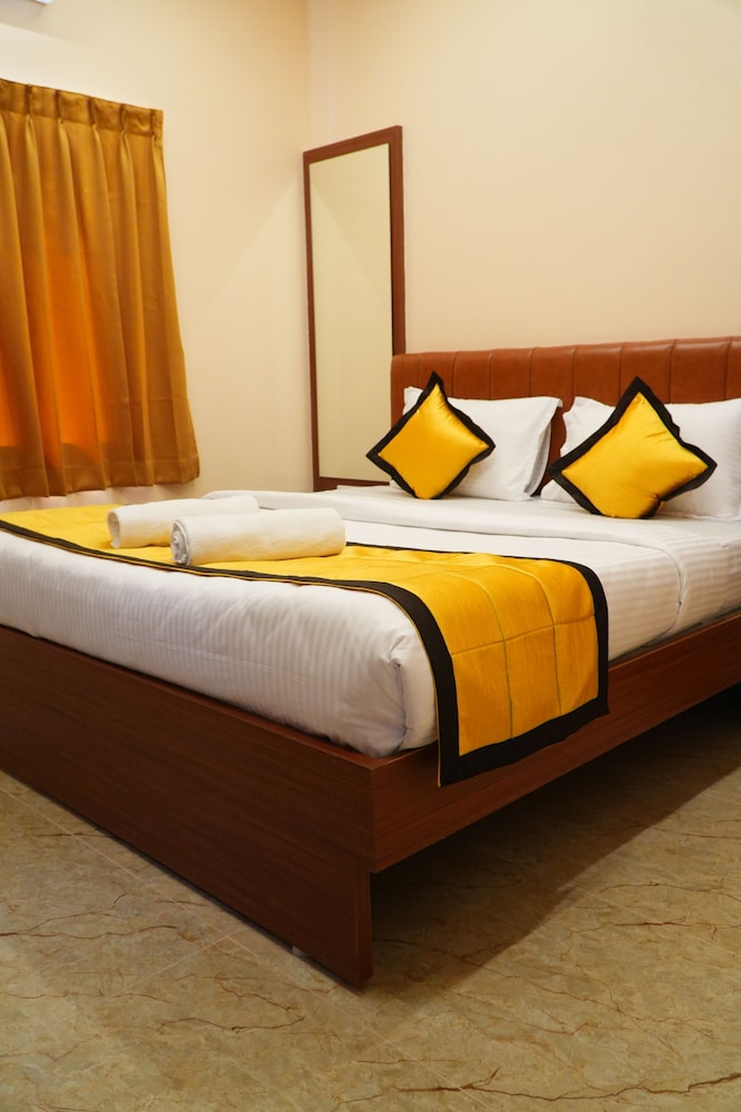 Deluxe Room, 1 King Bed, City View