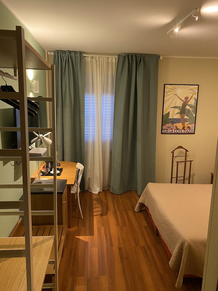 Double Room - Photo 3