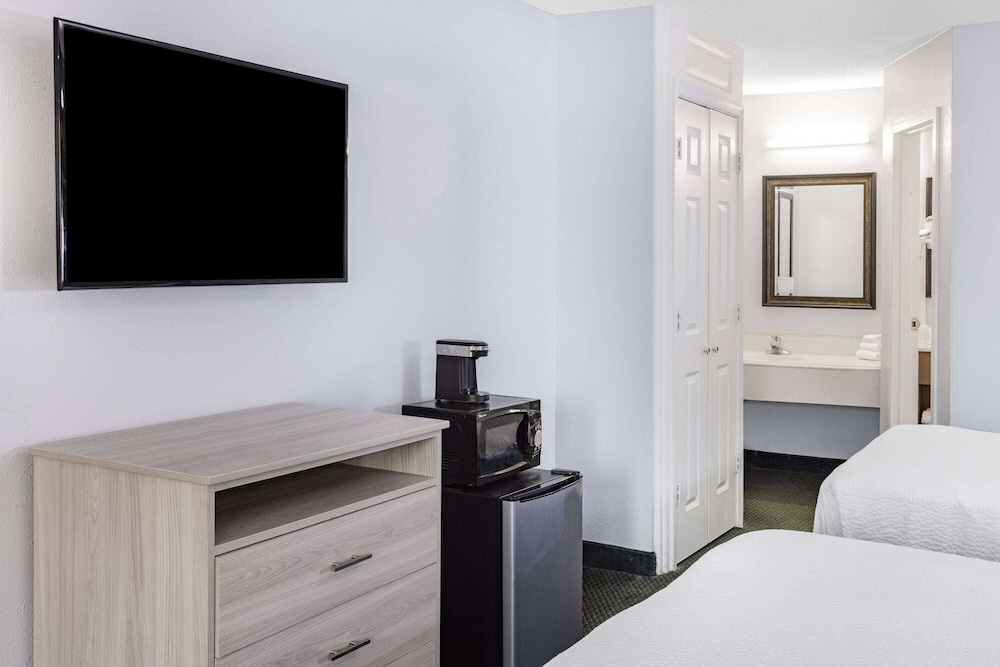 Room, 2 Double Beds, Non Smoking - Photo 1