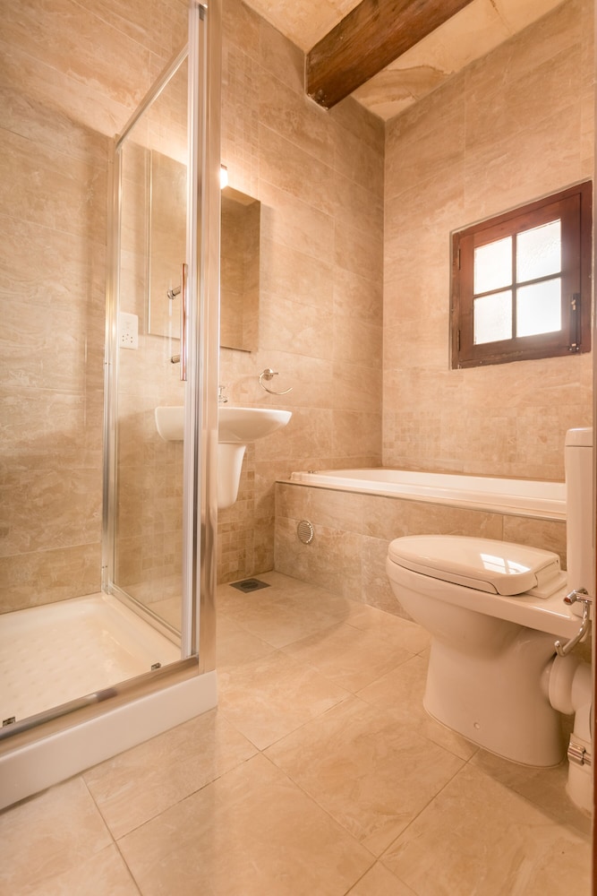 Traditional House, Multiple Beds, Non Smoking photo 2