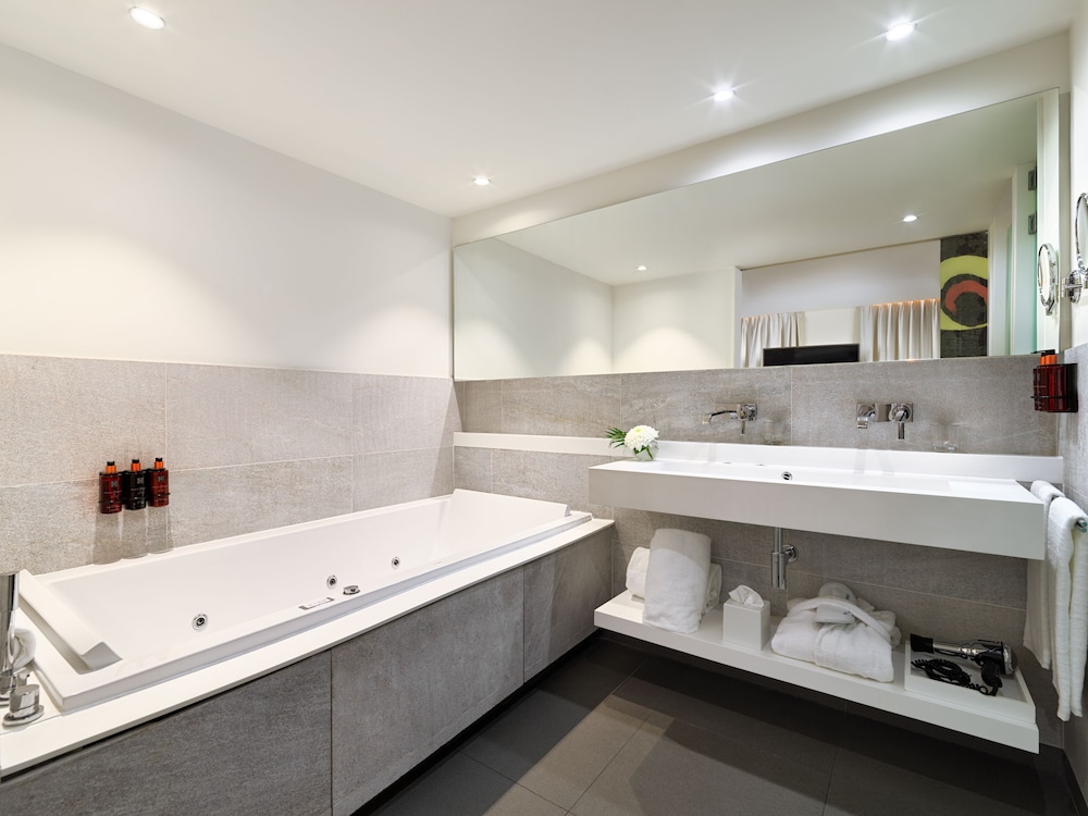 Junior Suite thumbnail 6