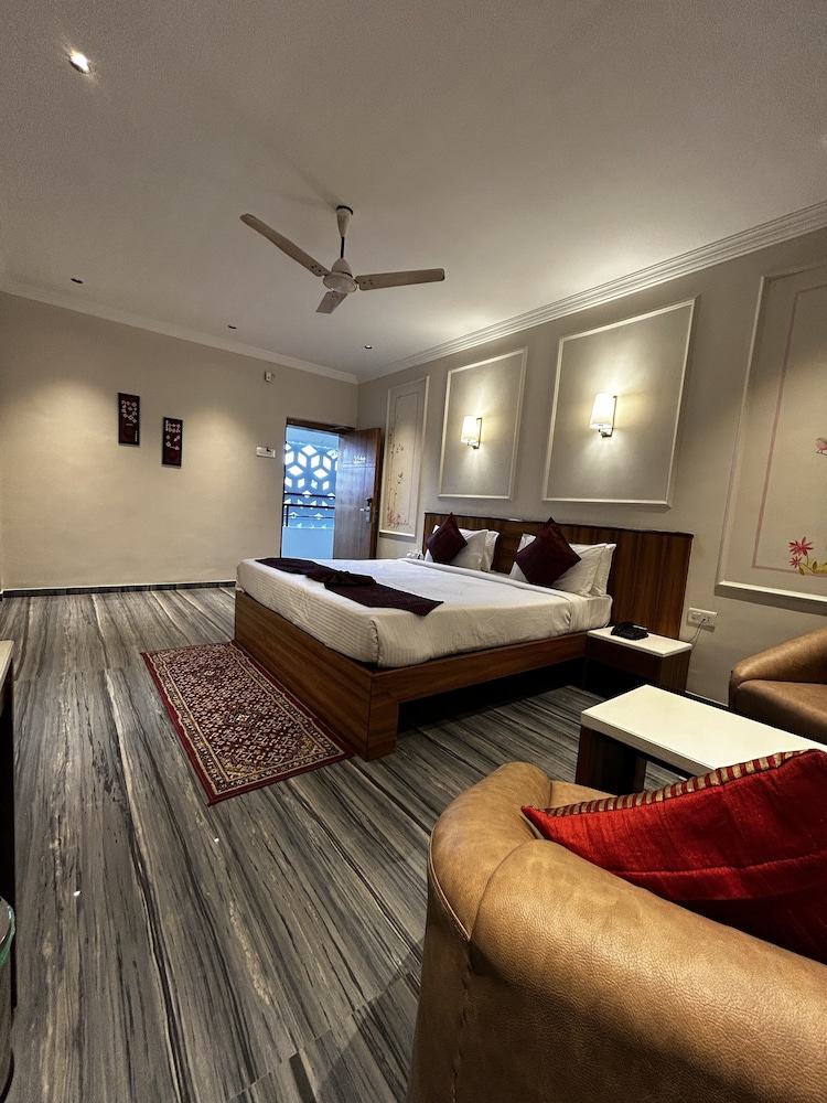 Family Room, City View