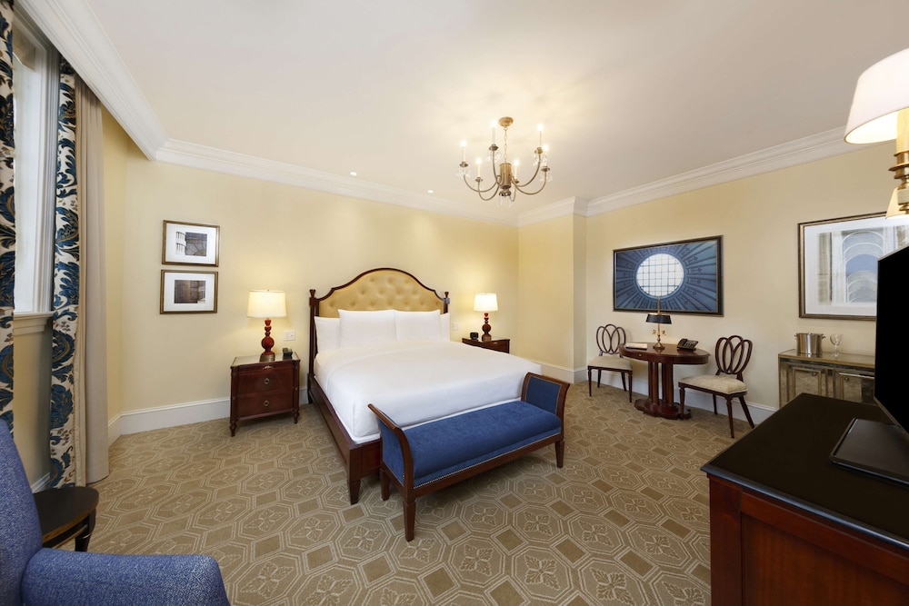 Grand Premier Room, 1 King Bed