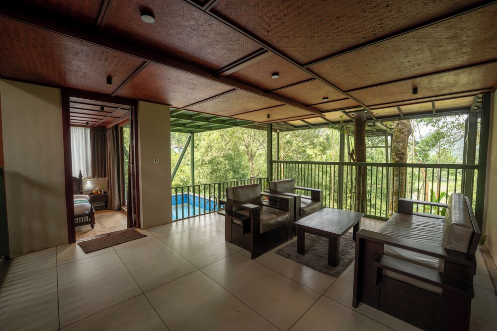 Premier Room, Balcony, Hill View