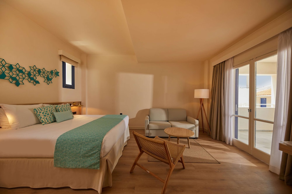 Junior Suite, Balcony (3 Adults) - Photo 2