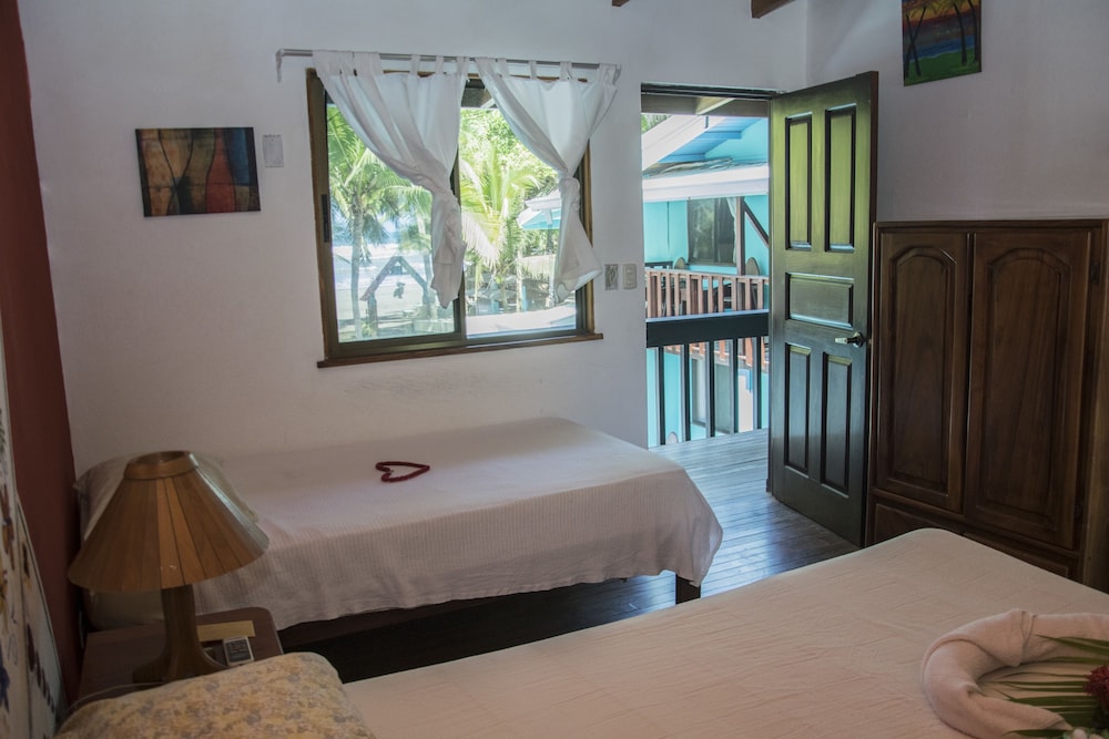 Superior Room, 1 Queen and 1 Twin Bed photo 3