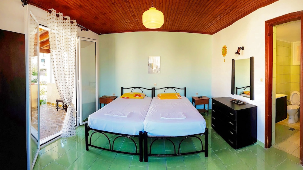 Standard Twin Room, 1 Bedroom, Smoking, Garden View