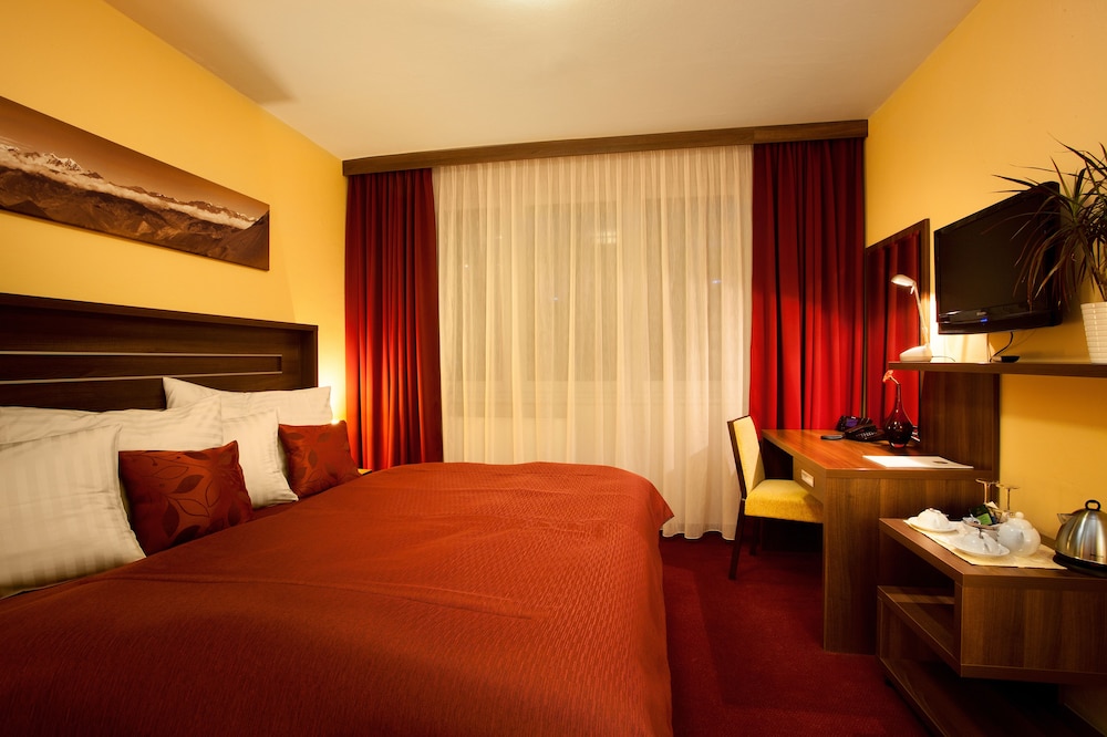 Business Room, 1 King Bed - Photo 3