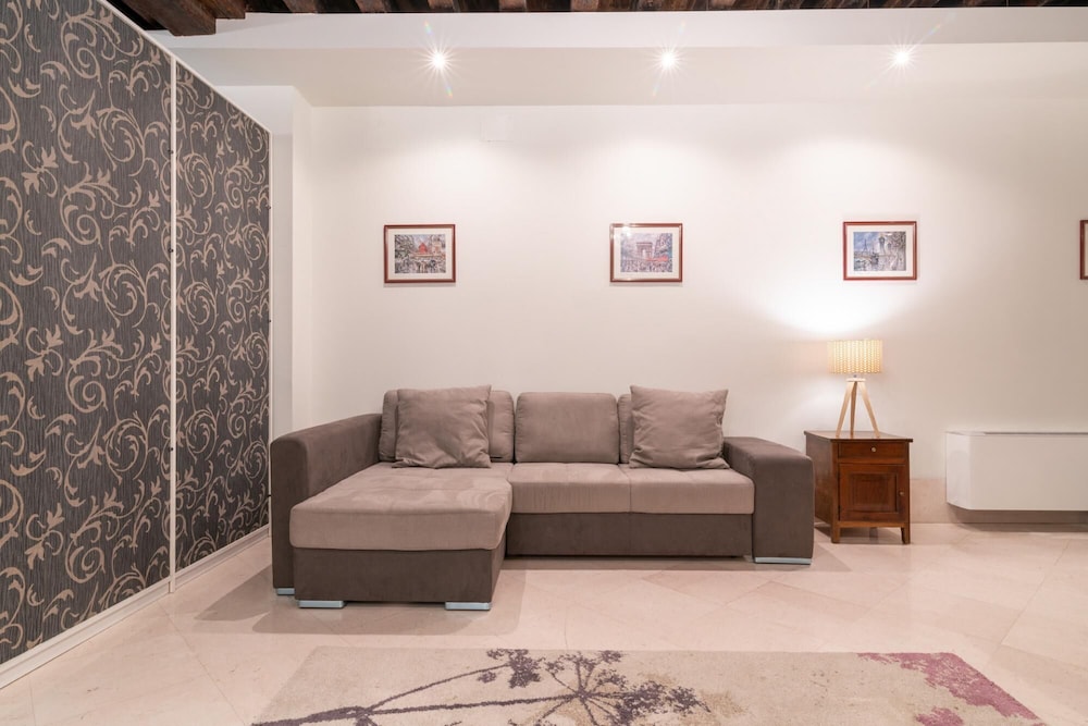 Apartment photo 3