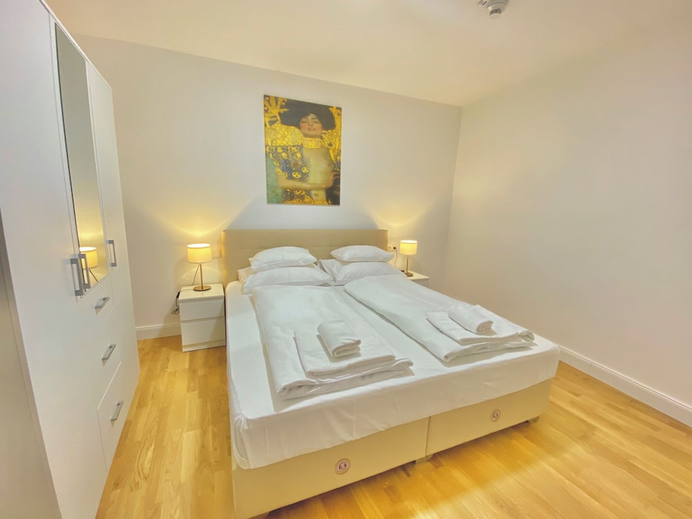 Standard Apartment, 1 Queen Bed with Sofa bed, Non Smoking, Mezzanine