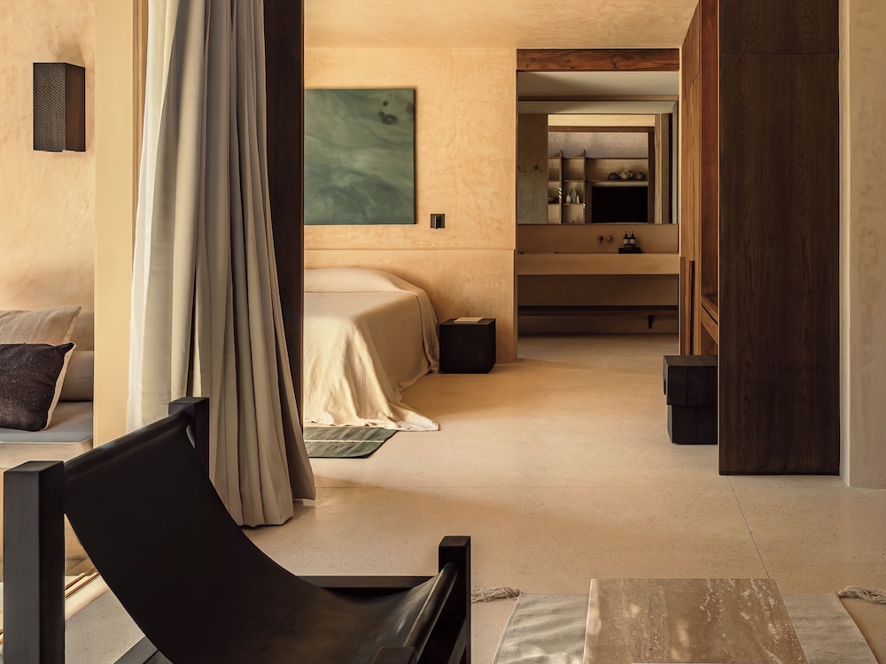 Basic Suite, Balcony