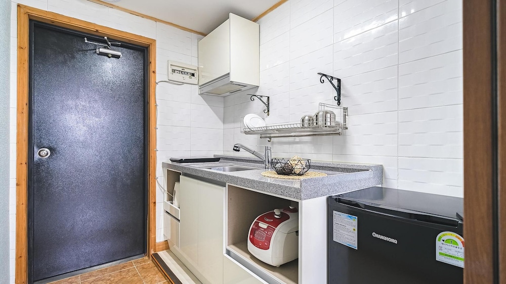 Basic Room, 1 Bedroom (203(Oceanview)) - Photo 4
