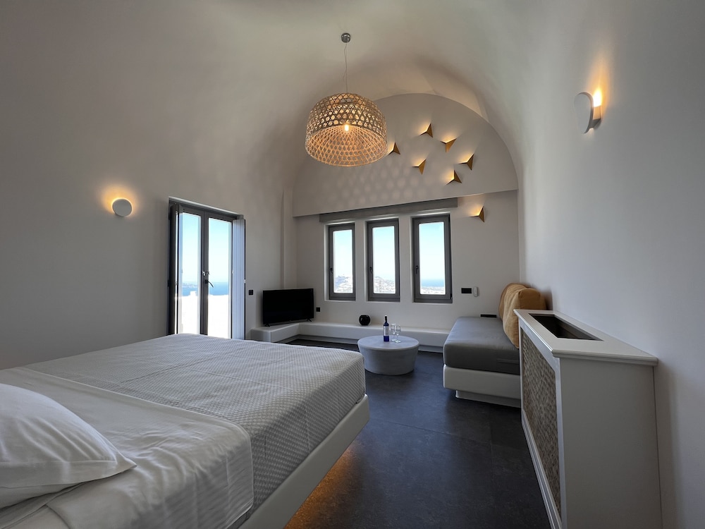 Deluxe Suite with Outdoor Hot Tub & Sea view